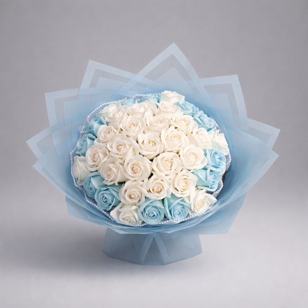 Buchet trandafiri albi și turcoaz