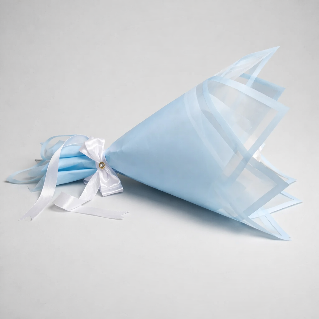 Buchet trandafiri albi și turcoaz